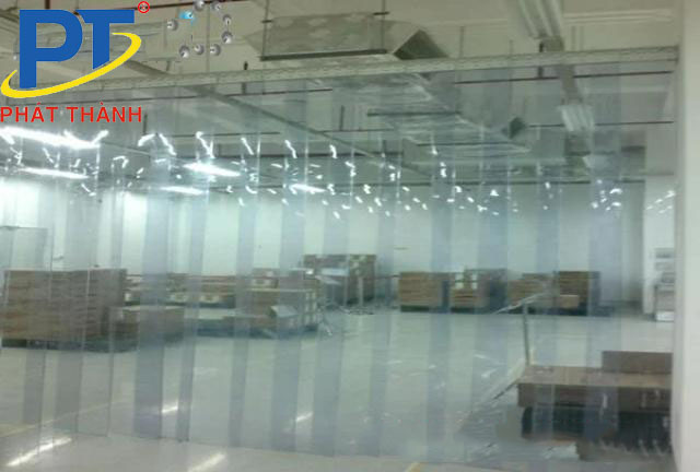 Thi công màng nhựa PVC dẻo cho kho sản xuất