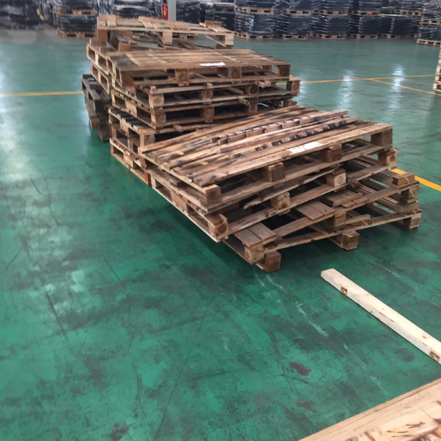 Pallet gỗ bị nấm mốc