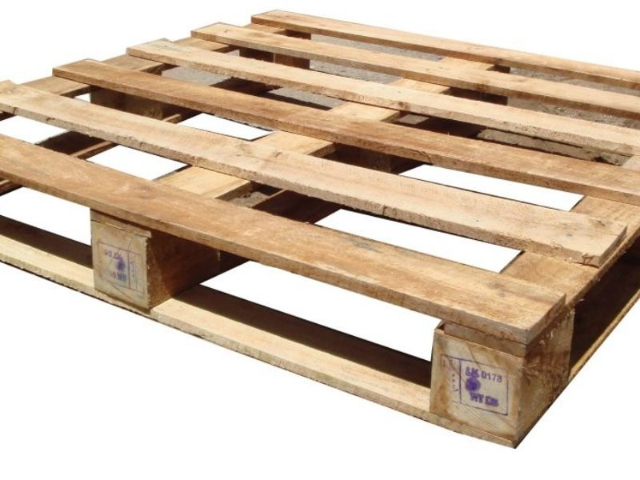 Pallet gỗ bị biến dạng