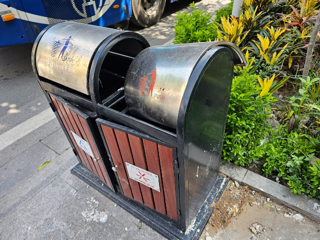 Những nguyên nhân thùng rác nhanh hỏng mà bạn nên biết