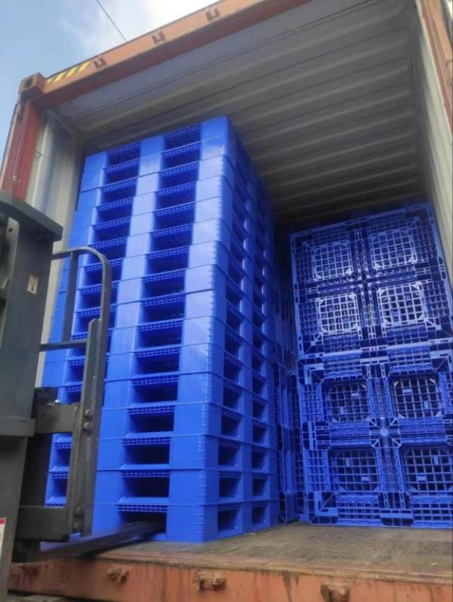 Công hàng Pallet xuất khẩu của Nhựa Phát Thành