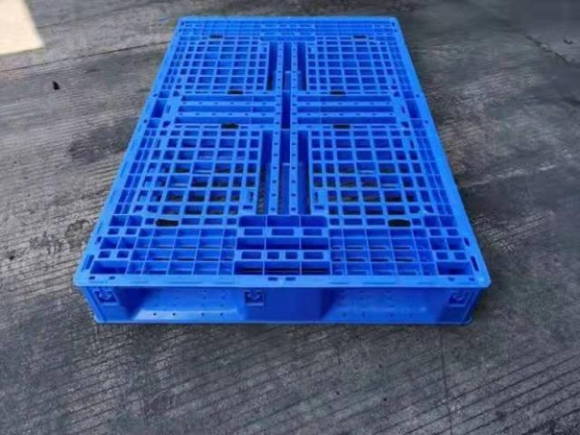 Pallet nhựa 1 mặt 1200x800x150mm màu xanh được sản xuất từ nhựa HDPE