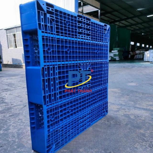 Pallet nhựa 1 mặt 1200x800x150mm màu xanh mặt đứng