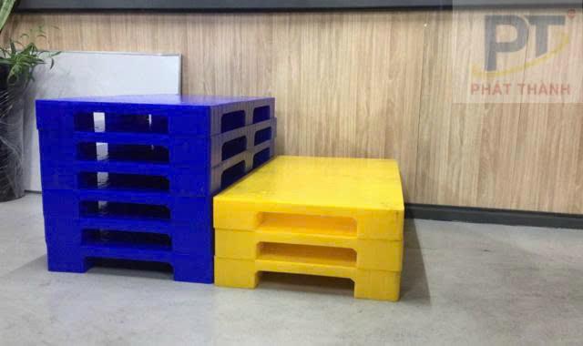 Pallet nhựa mặt kín