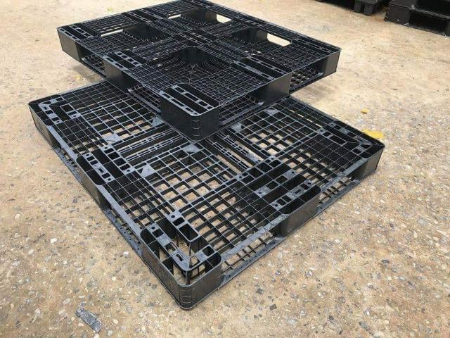 Pallet nhựa mặt cũ