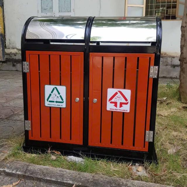 Thùng rác ngoài trời