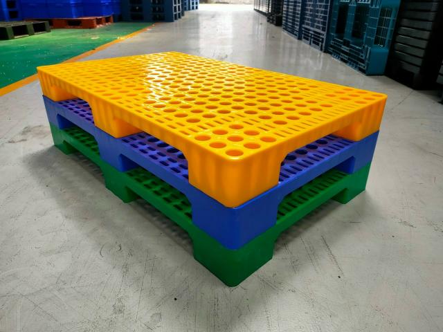 Ứng dụng của pallet nhựa trong doanh nghiệp