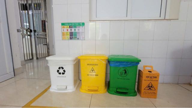 Thùng rác y tế
