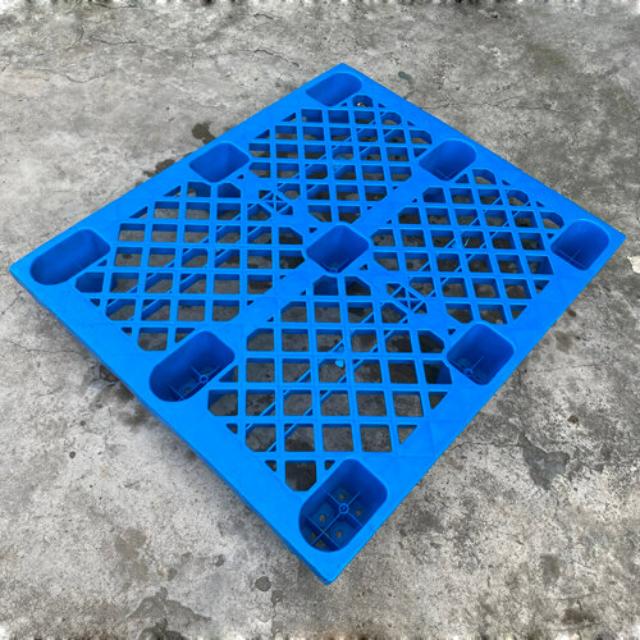 Pallet nhựa chân cốc (1200x1000x145) xanh dương