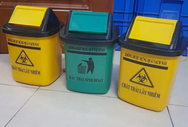 Thùng rác y tế 5 lít được sản xuất từ nhựa HDPE hoặc PP nguyên sinh cao cấp