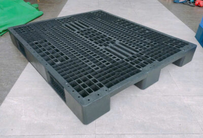 Pallet 3 chân 1400x1200x150mm đen
