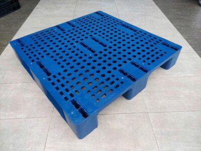 Pallet 3 chân hở 1000x1000x165mm xanh duơng