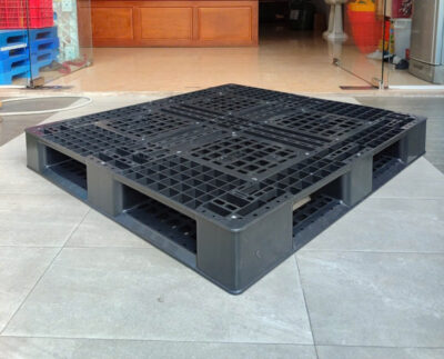 Pallet nhựa liền khối mặt hở màu đen 1200x1100x150mm