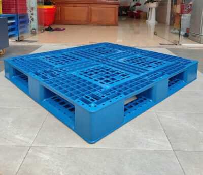 Pallet nhựa liền khối mặt hở màu xanh 1200x1100x150mm
